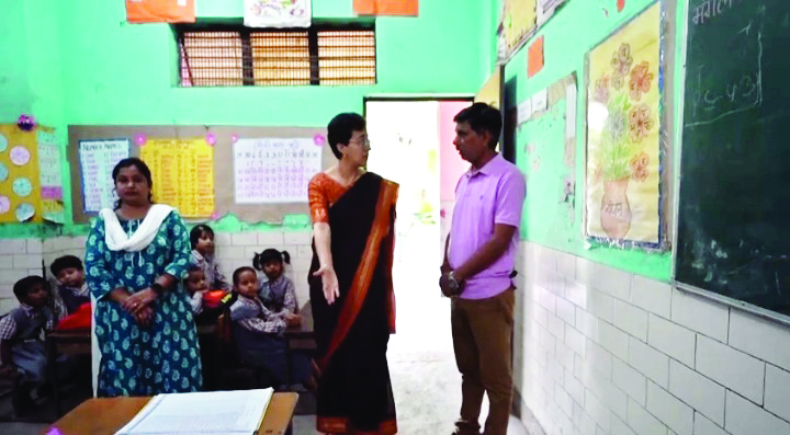 Minister conducts surprise inspection of MCD school