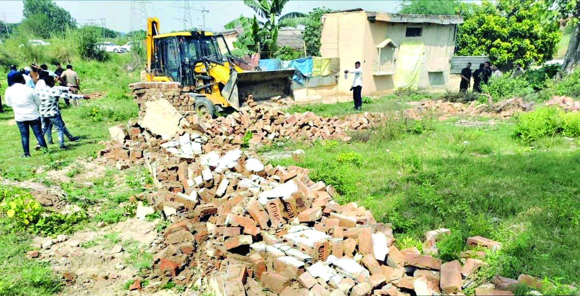 GNIDA takes down illegal constructions in Khodna Khurd village