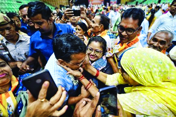 CM Arvind Kejriwal   interacts with pilgrims departing for Ayodhya