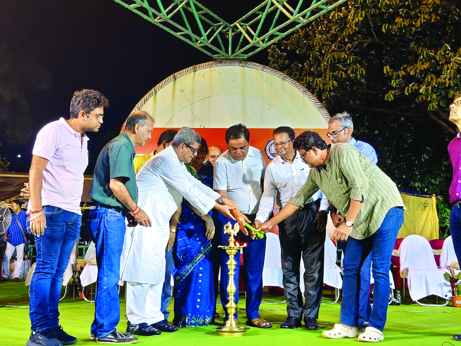 Ahead of Durga Puja ‘Sharod Boi Parbon’ begins in city