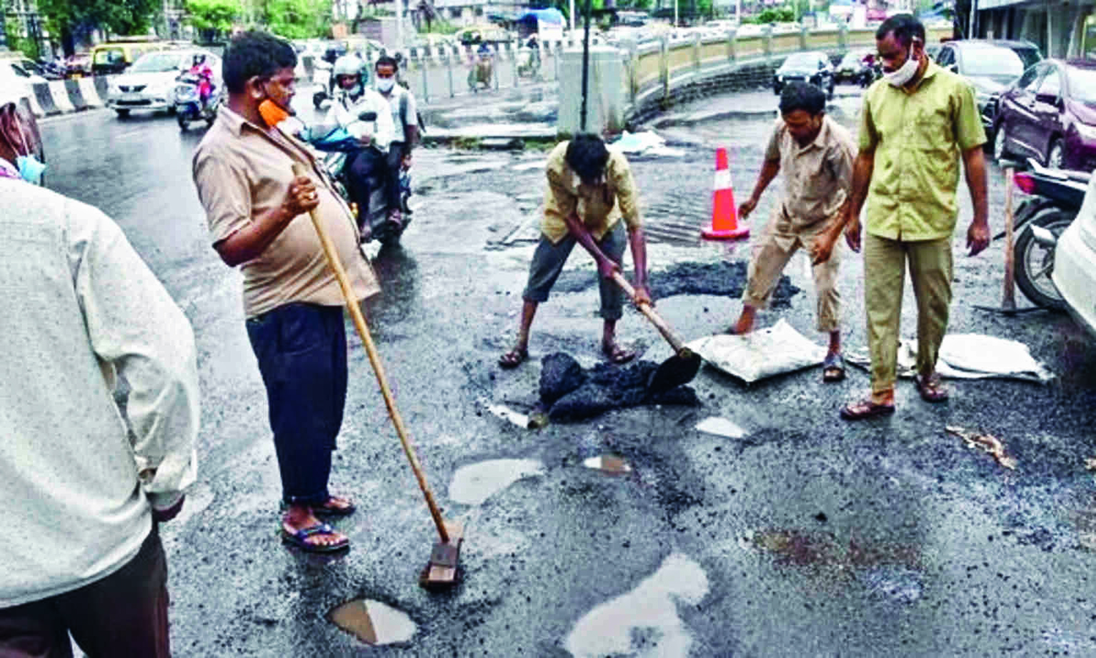 KMC to procure ‘mechanical mastic’ to repair main roads