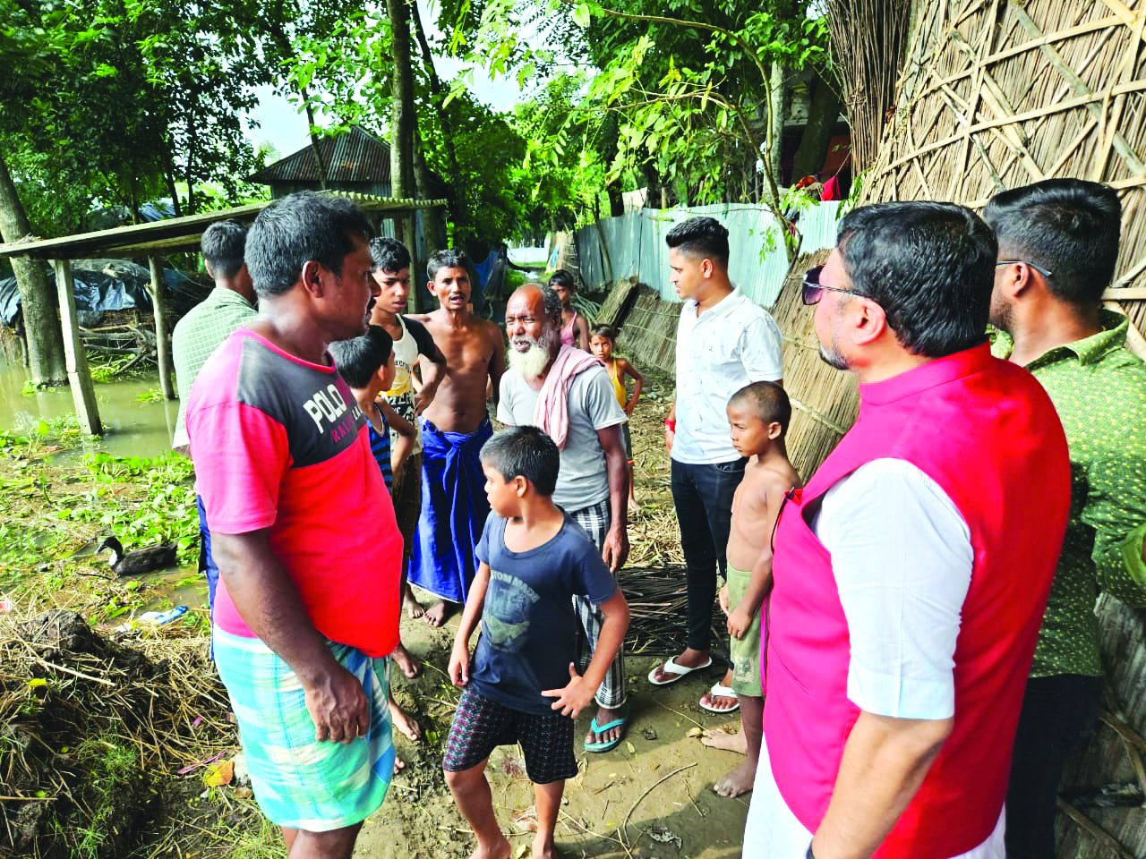 Raiganj MLA meets homeless victims on banks of Kulik, Nagar rivers Raiganj MLA meets homeless victims on banks of Kulik, Nagar rivers