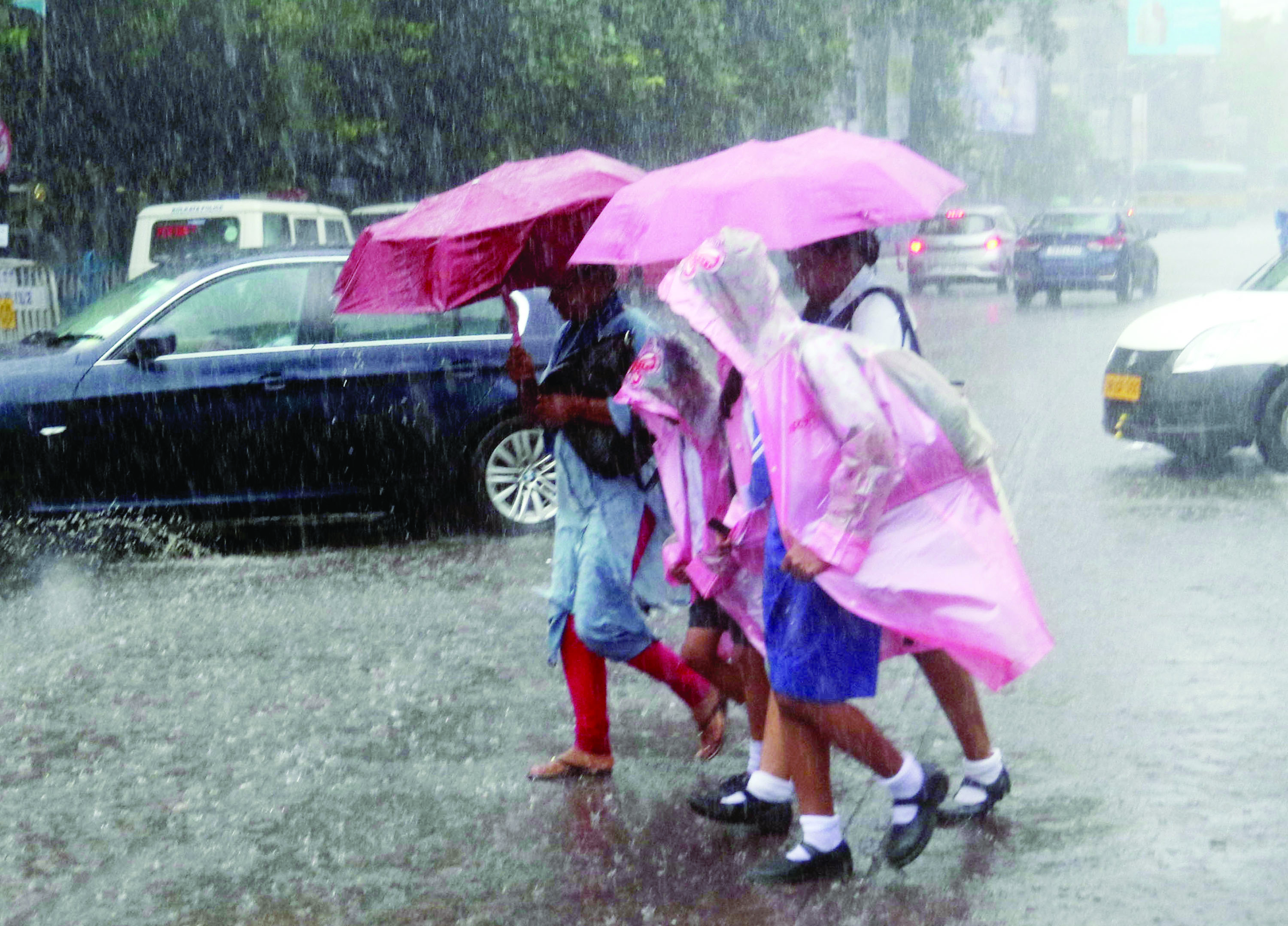 MeT issues rain alert, CM holds meet with officials