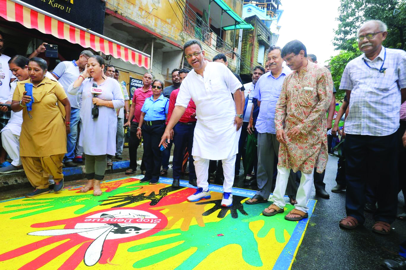 For violation of dengue directives, Kolkata Mayor Firhad Hakim issues stop-work notice