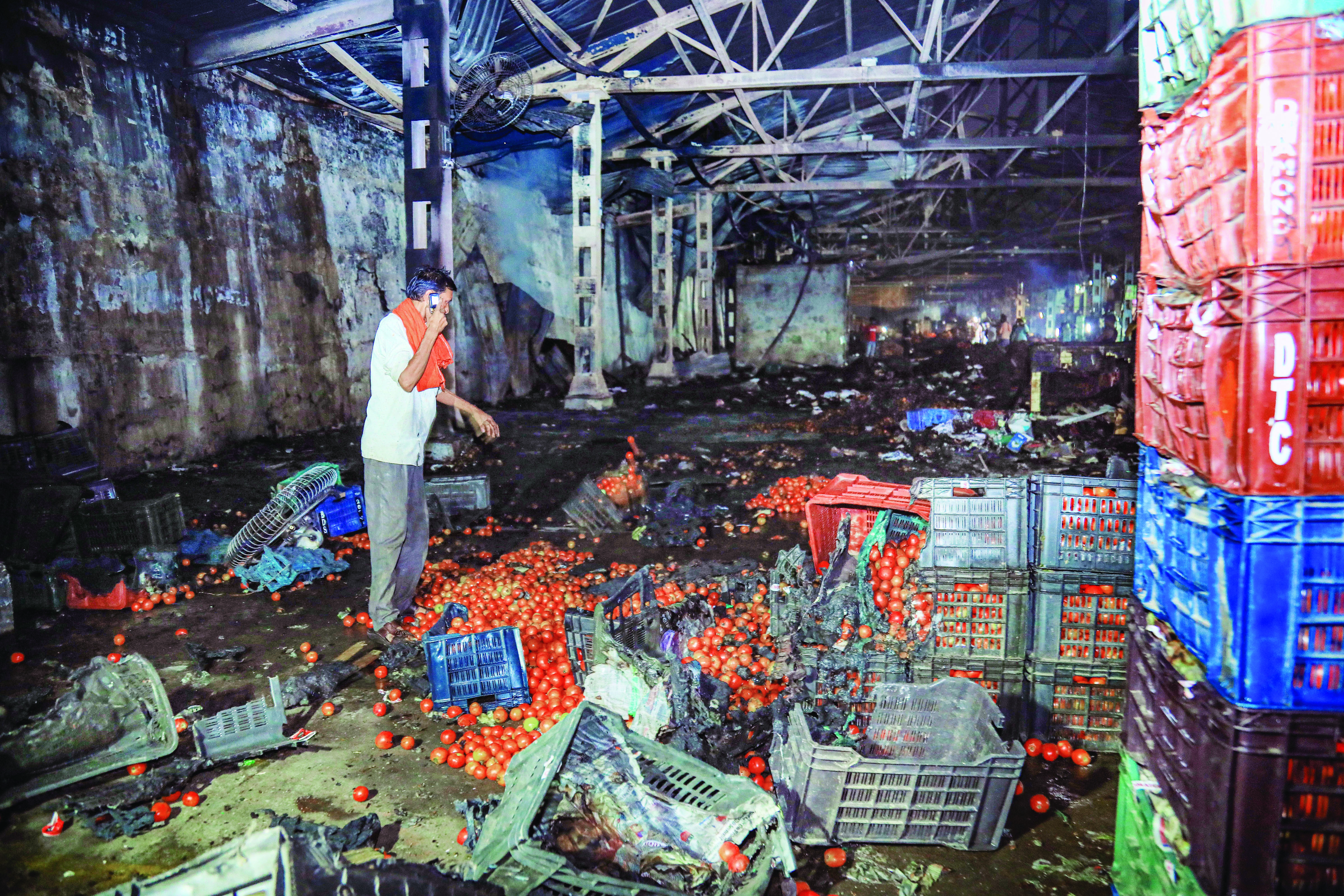 Delhi govt orders probe into Azadpur Mandi fire Delhi govt orders probe into Azadpur Mandi fire