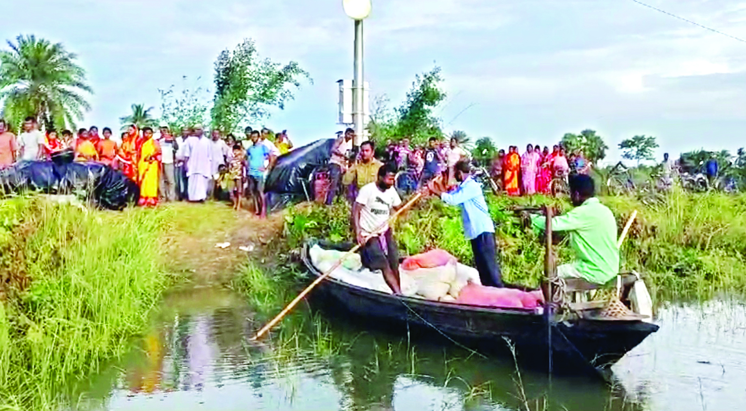 Malda: BJP-run Panchayat accused of biased relief distribution among flood-affected
