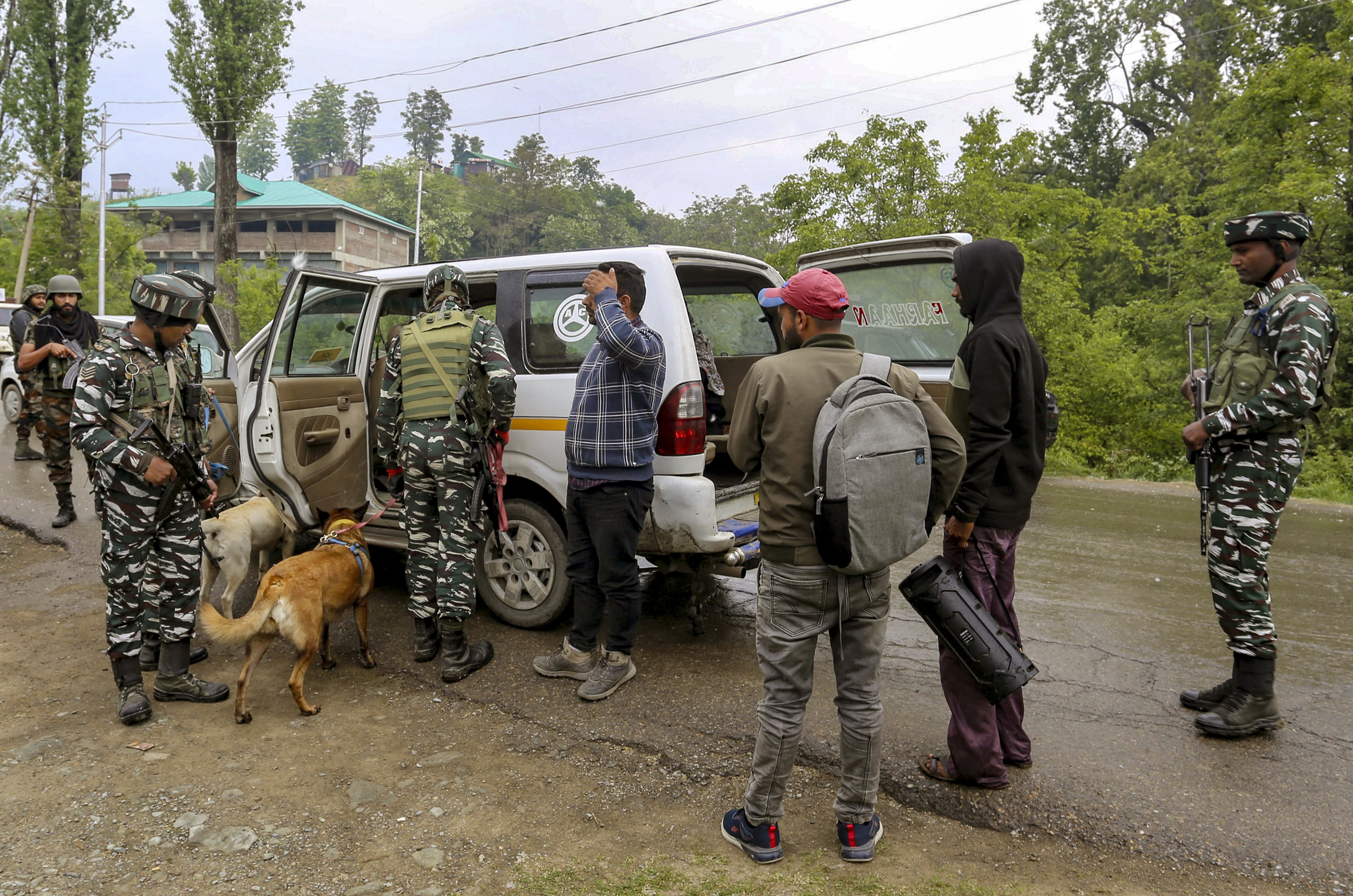 30 kg heroin seized in Jammu and Kashmirs Ramban, two arrested 30 kg heroin seized in Jammu and Kashmirs Ramban, two arrested