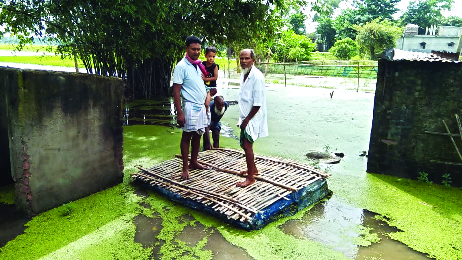 Raiganj: Sui River in spate damages houses, paddy fields