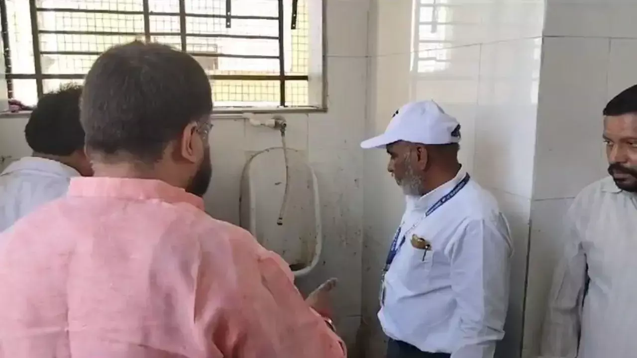 Maharashtra: FIR registered against Shiv Sena MP Hemant Patil after he makes Nanded hospital dean clean toilet