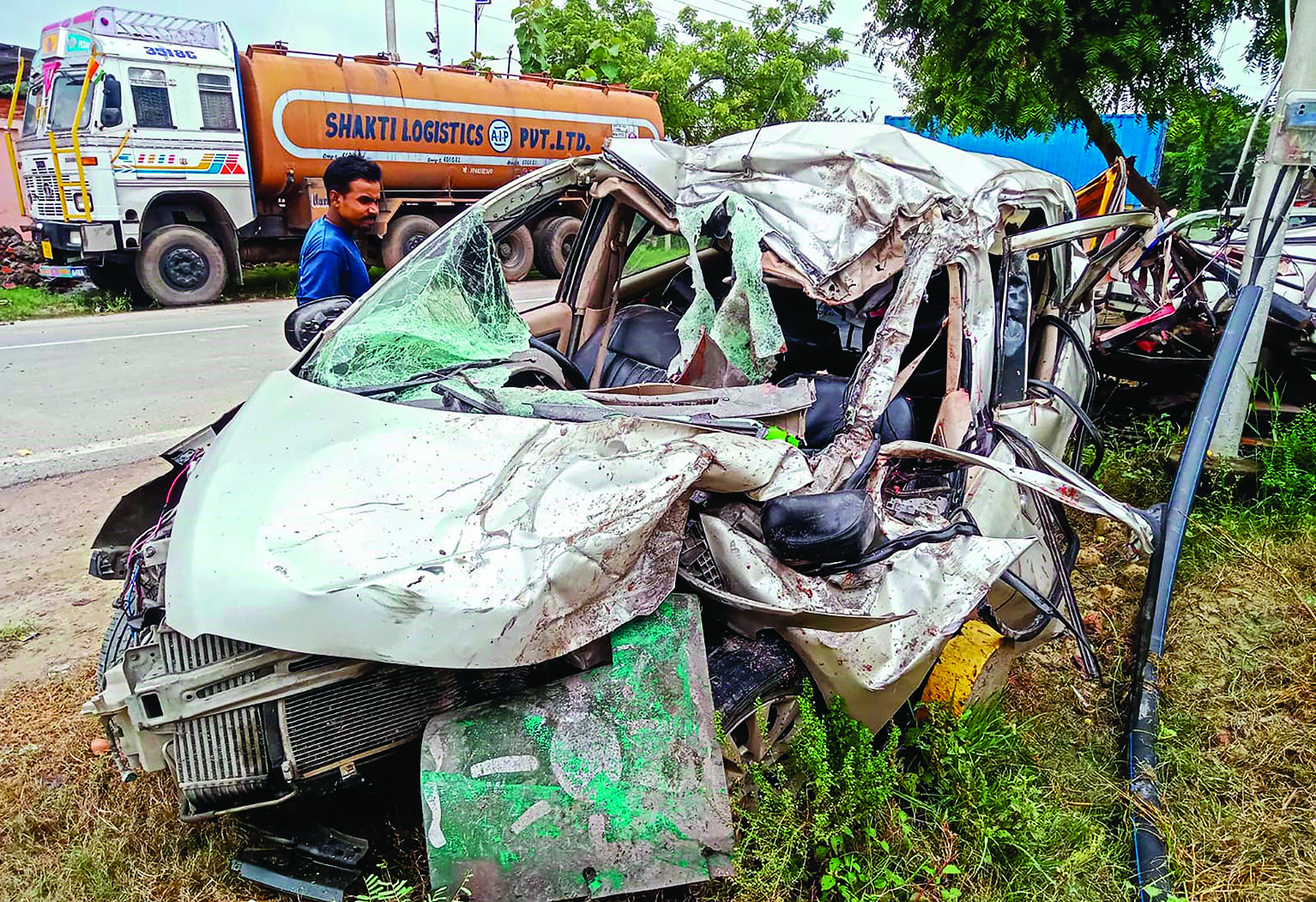 Varanasi: 8 killed in road accident Varanasi: 8 killed in road accident