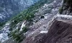 National Highway 5 in Himachal Pradesh blocked after massive landslide at Chaura, pileup of vehicles National Highway 5 in Himachal Pradesh blocked after massive landslide at Chaura, pileup of vehicles