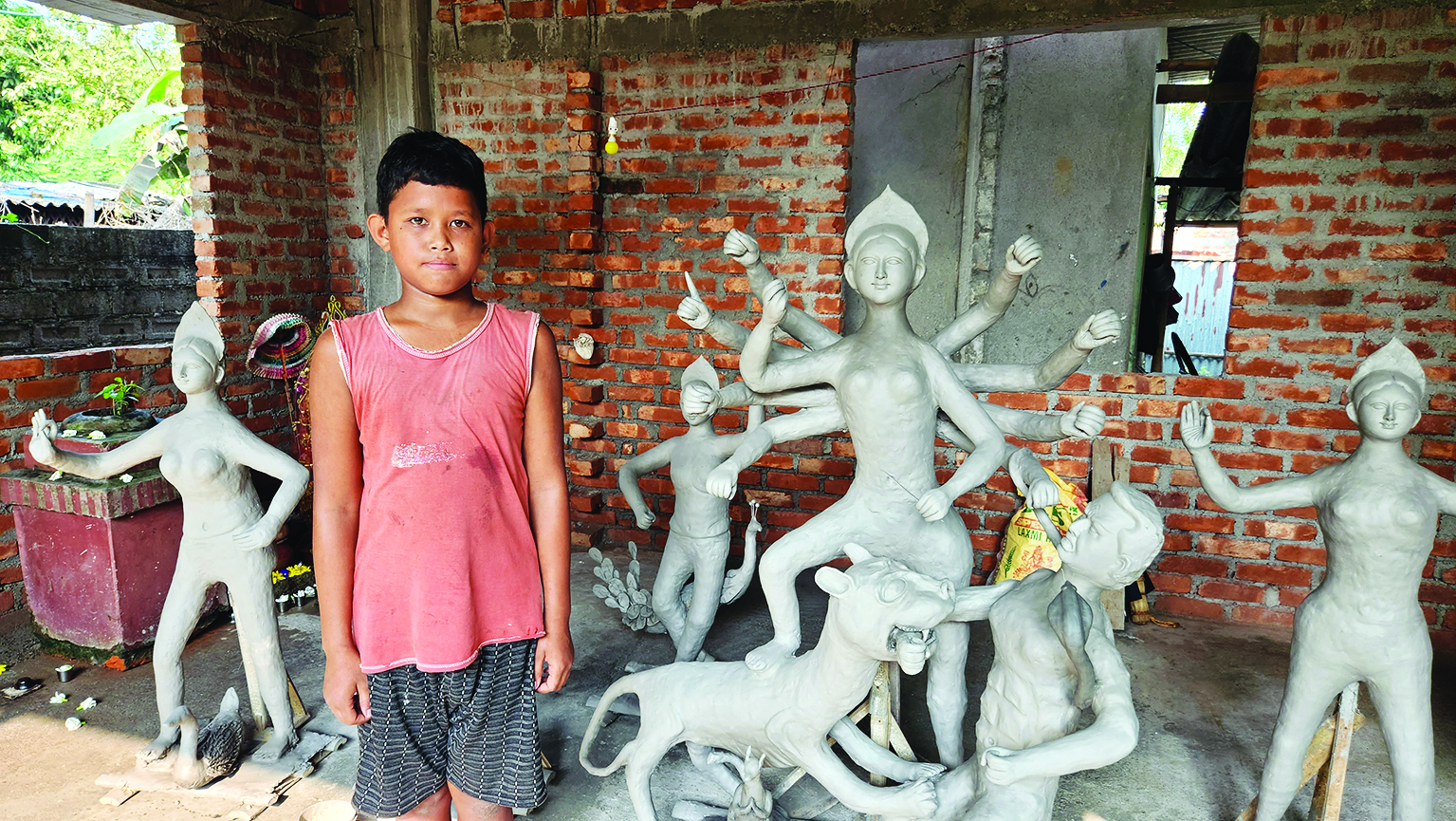 Siliguri: 13-year-old sculpts 4-ft-tall clay Durga idol for family sans any training