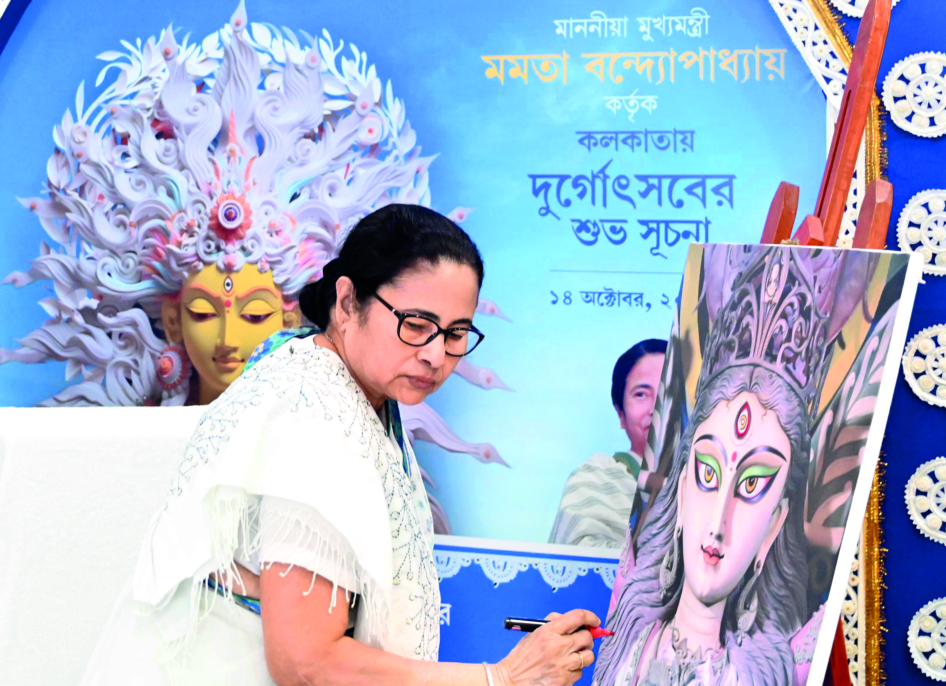 Mamata virtually inaugurates   at least 26 Durga Pujas
