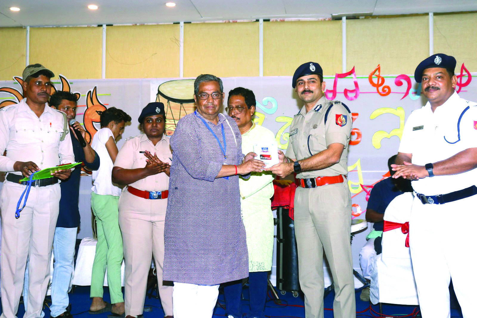 Bidhannagar Police plans to take senior citizens on tour of major Puja pandals Bidhannagar Police plans to take senior citizens on tour of major Puja pandals