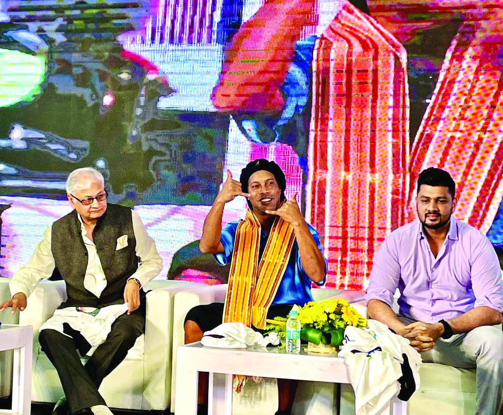 Ronaldinho inaugurates R10 Academy at Rajarhat Ronaldinho inaugurates R10 Academy at Rajarhat