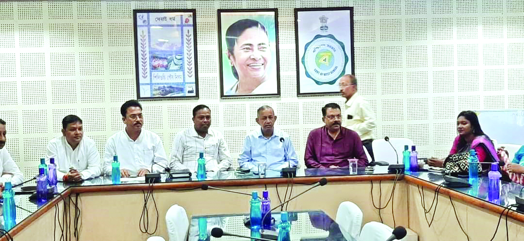 Mayor and councillors extend financial aid to affected traders