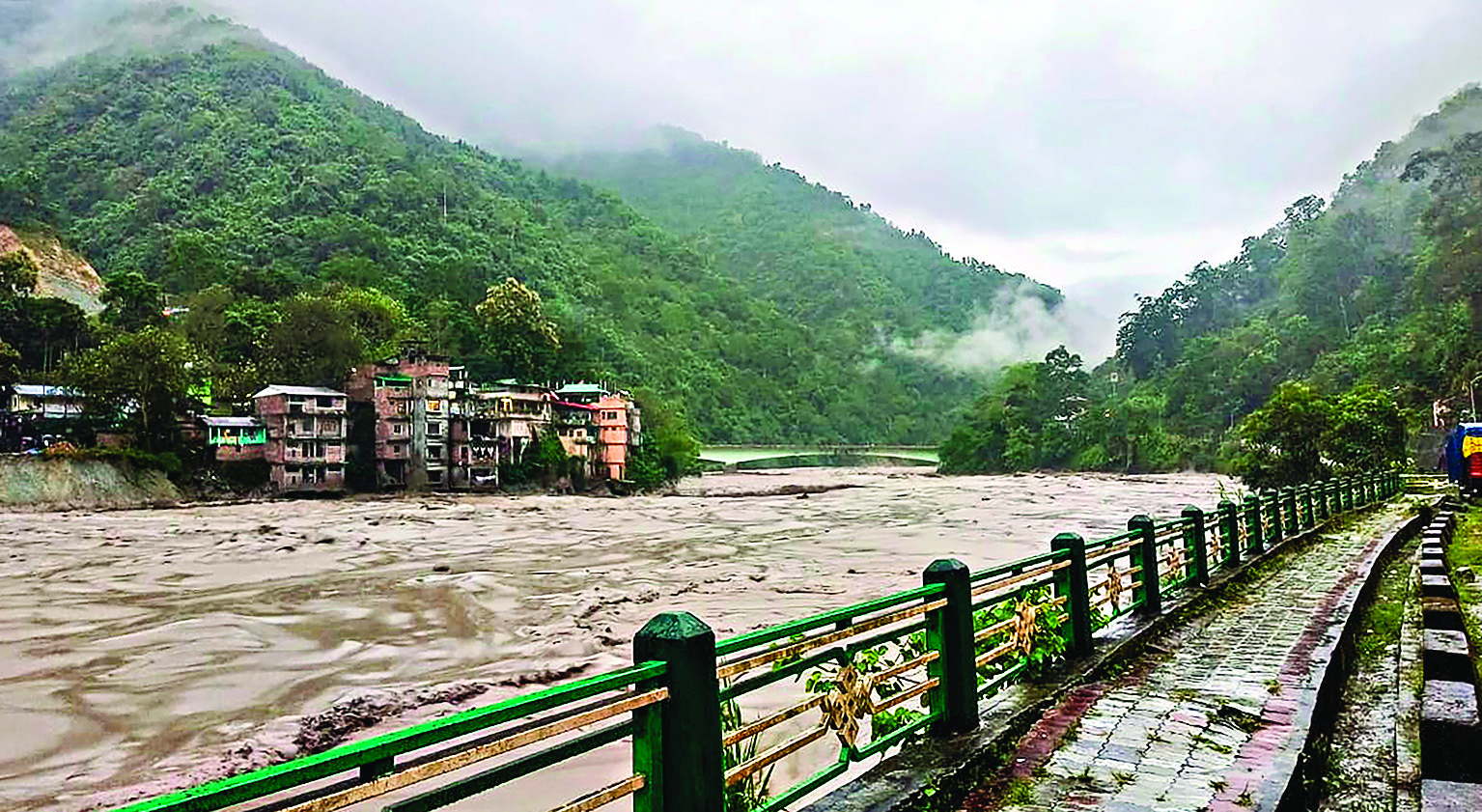 Four Bengal Mins visit flood-affected areas of Kalimpong