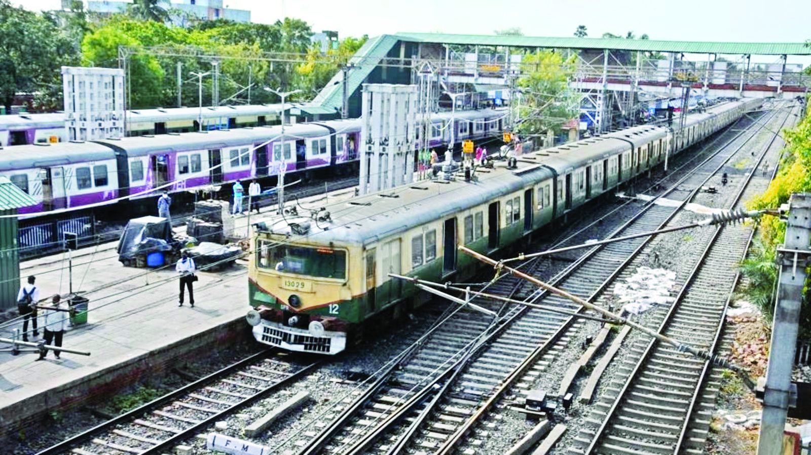 18 add’l suburban spl trains to ply in Sealdah Division during Puja