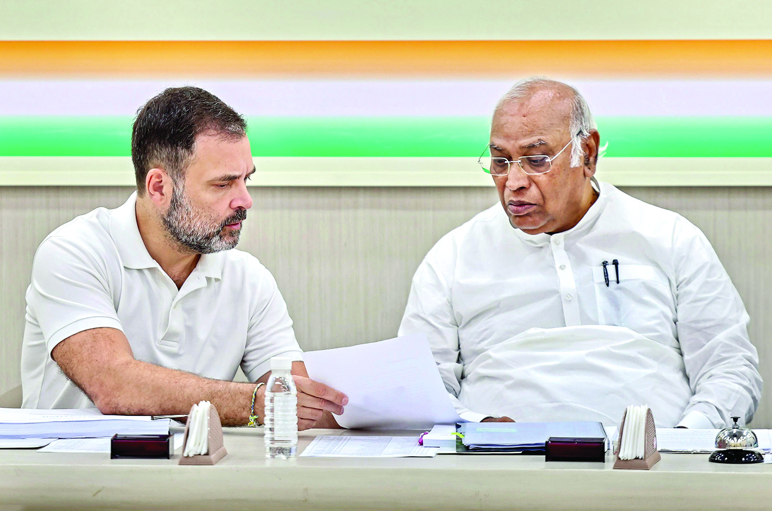 Congress discusses candidates for Rajasthan, Madhya Pradesh polls Congress discusses candidates for Rajasthan, Madhya Pradesh polls