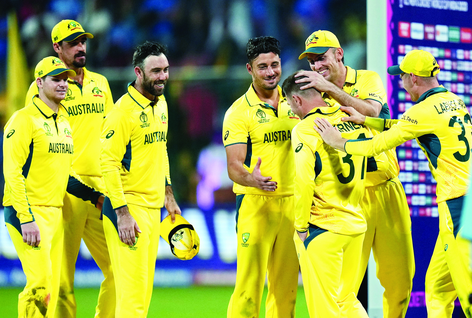 Warner, Marsh hit tons as Aussies beat Pak