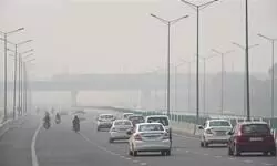 Delhis AQI in poor category, minimum temperature at 15.6 deg C Delhis AQI in poor category, minimum temperature at 15.6 deg C