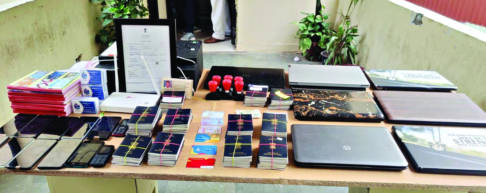 Delhi Police busts vast interstate racket that duped hundreds promising Gulf jobs Delhi Police busts vast interstate racket that duped hundreds promising Gulf jobs
