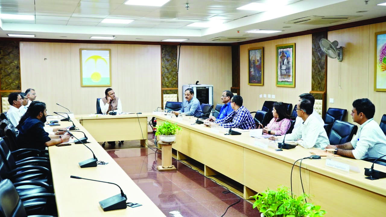 Labour Min holds meeting on financial aid for construction workers’ children