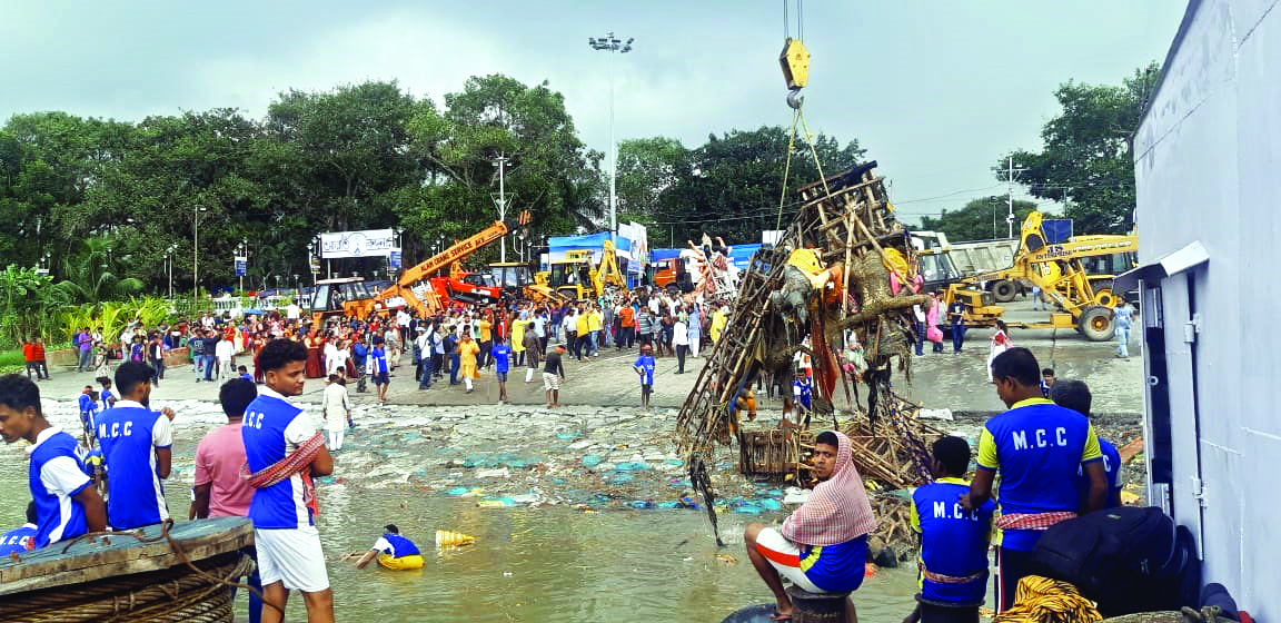 Immersion: KMC, Kolkata Port make ‘foolproof’ arrangements at city ghats Immersion: KMC, Kolkata Port make ‘foolproof’ arrangements at city ghats