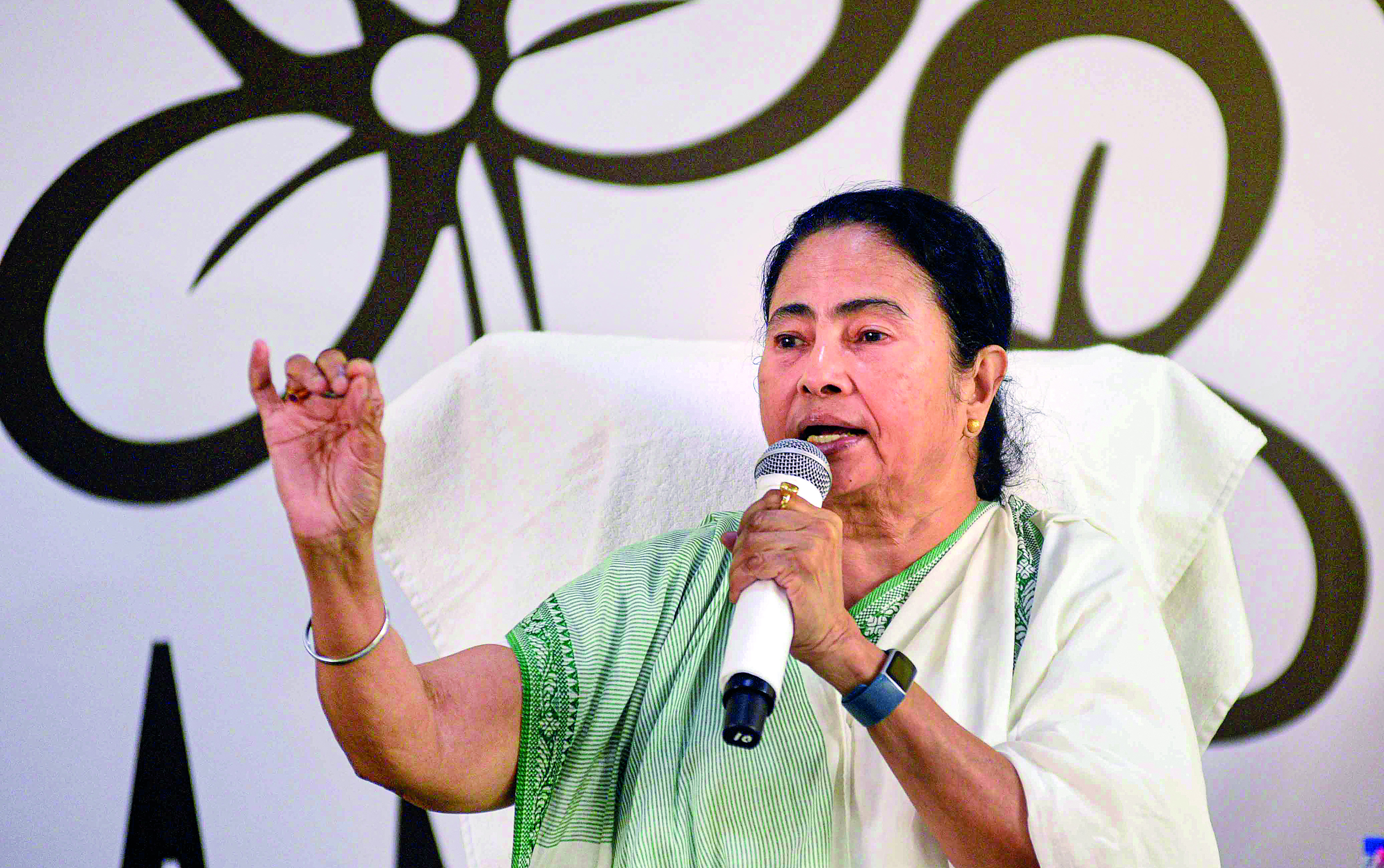Mamata accuses BJP of manipulating lower courts, intimidating judges