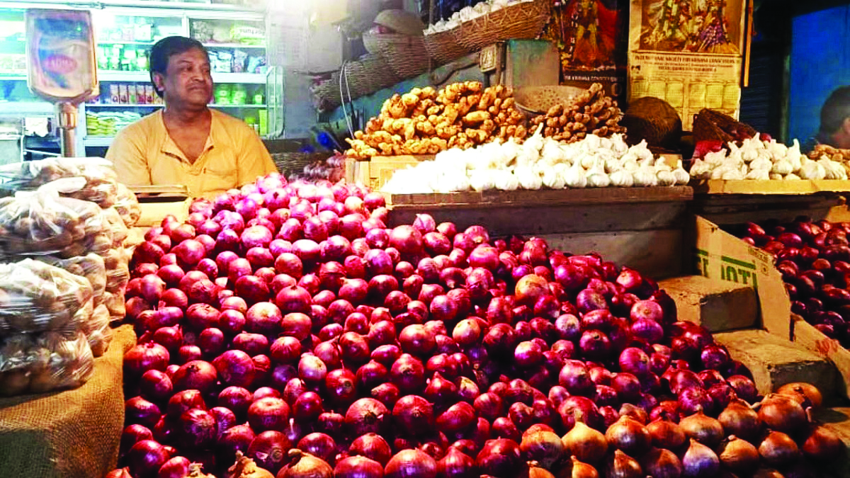 Onion price to remain below Rs 80/kg even during peak season: Govt Onion price to remain below Rs 80/kg even during peak season: Govt