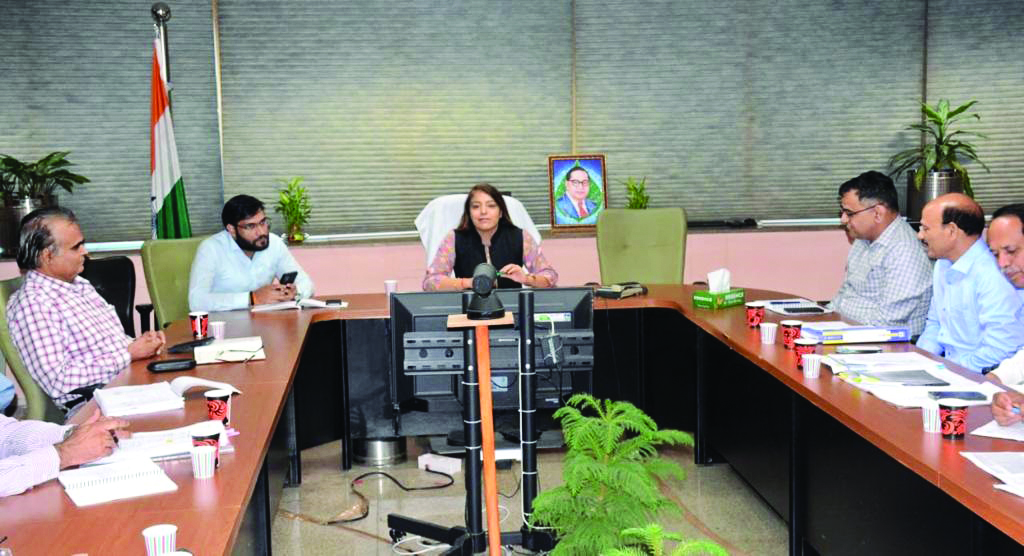VBDs: Mayor Oberoi holds review meeting
