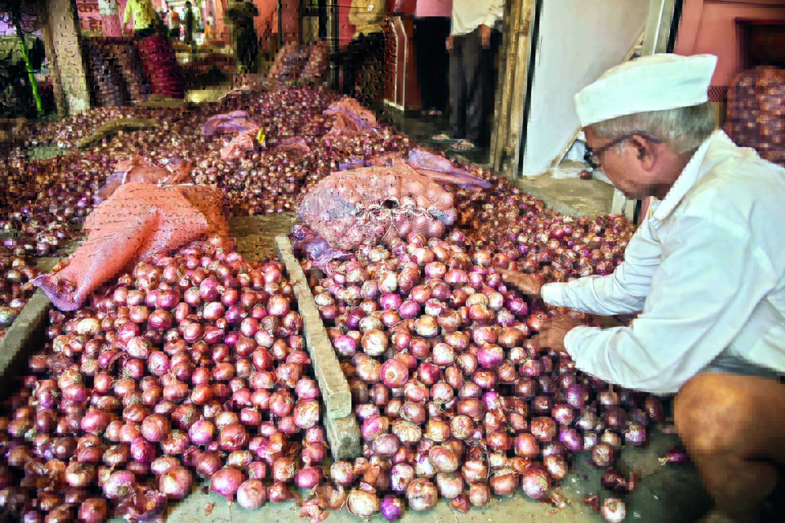 Centre steps up buffer onion sale to provide relief to consumers