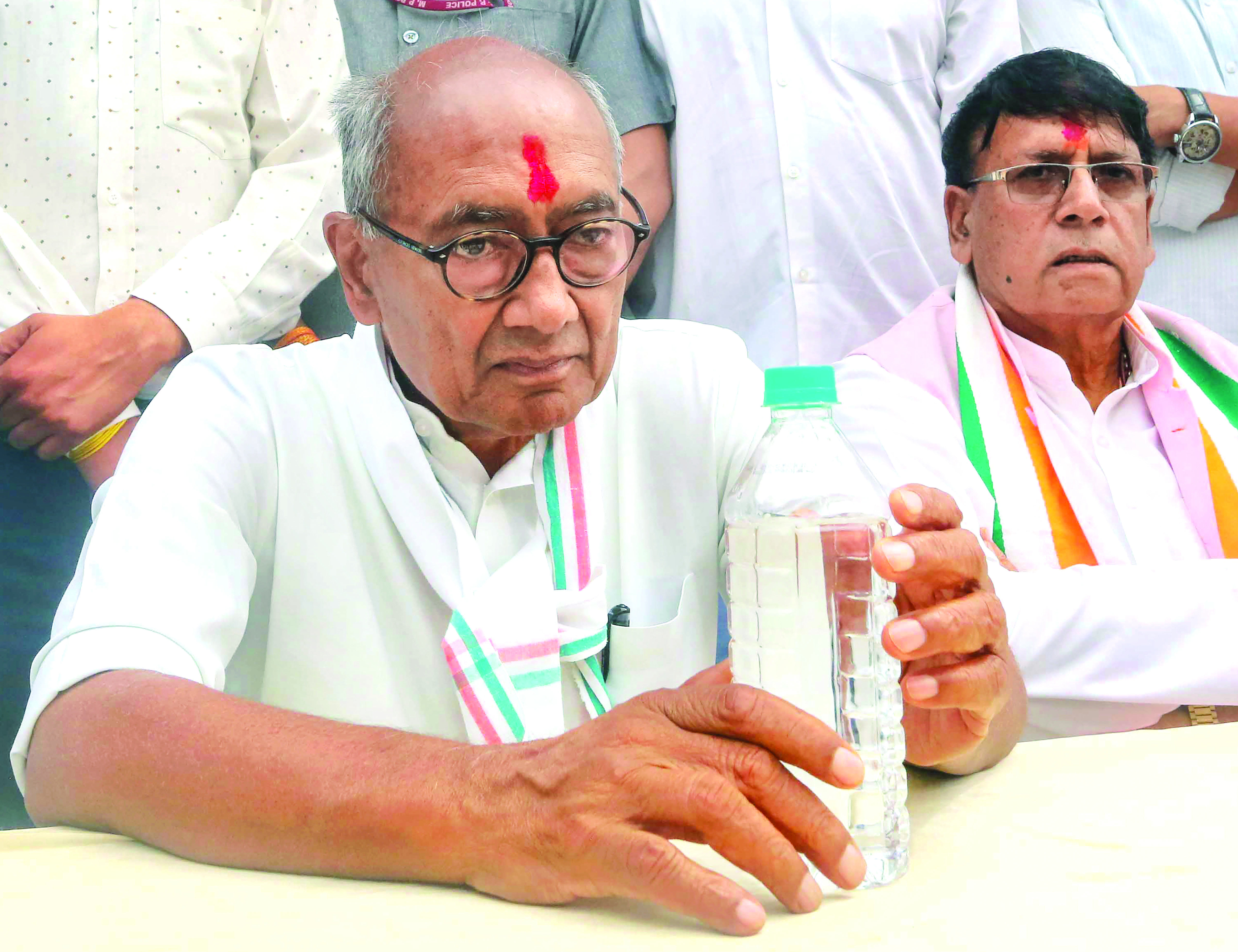 Only 2 parties in MP, don’t fall into trap of smaller outfits: Digvijaya to voters