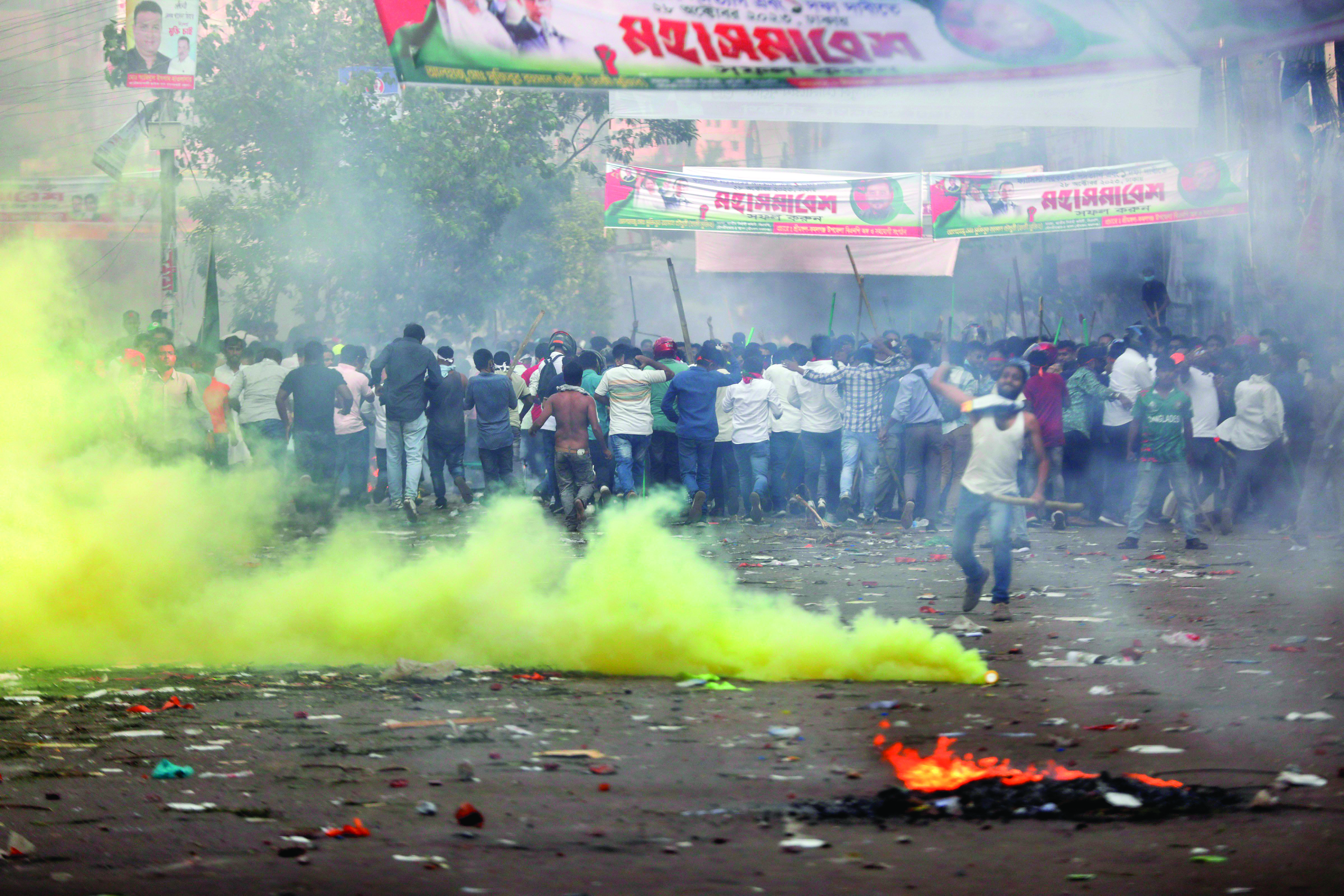 Bangladesh police arrests senior Oppn leader after deadly violence ahead of general elections
