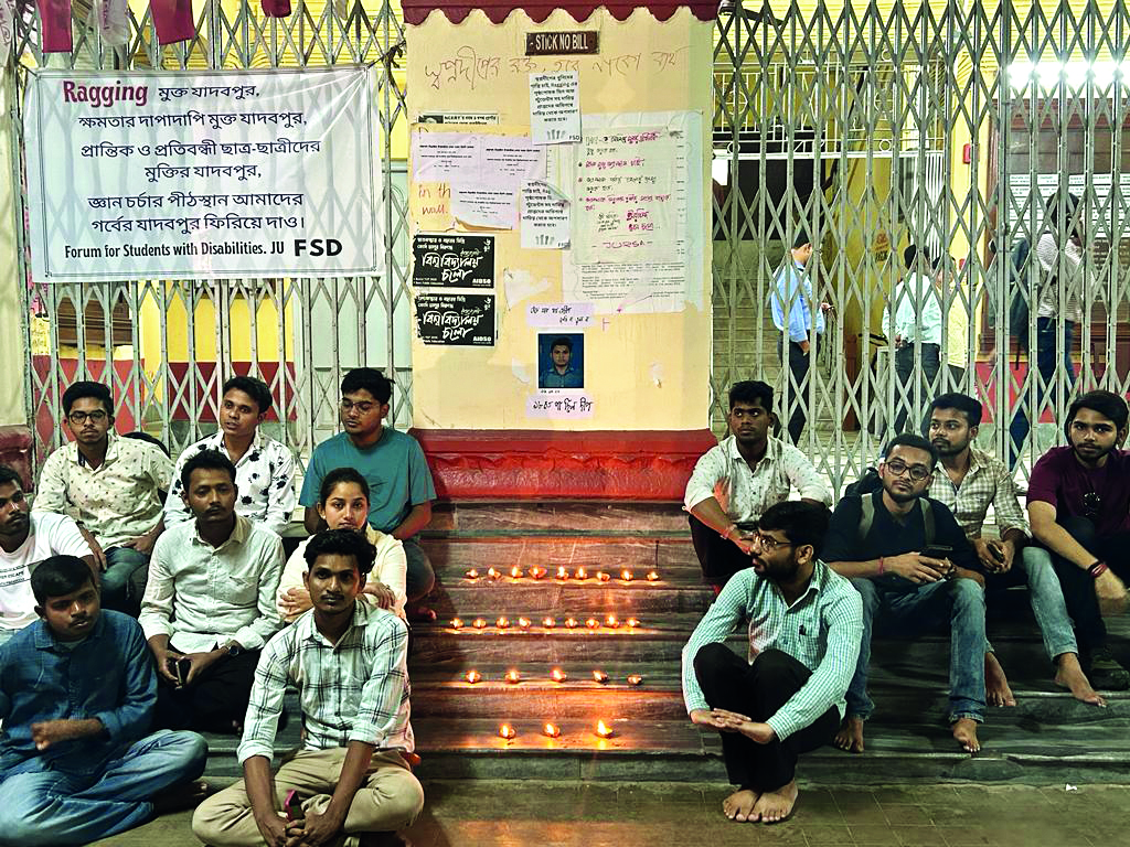 JU students light candles in memory of 1st year undergraduate student