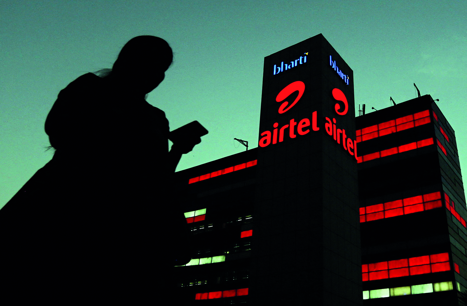 Airtel profit falls 37.5% to Rs 1,341 crore in September quarter