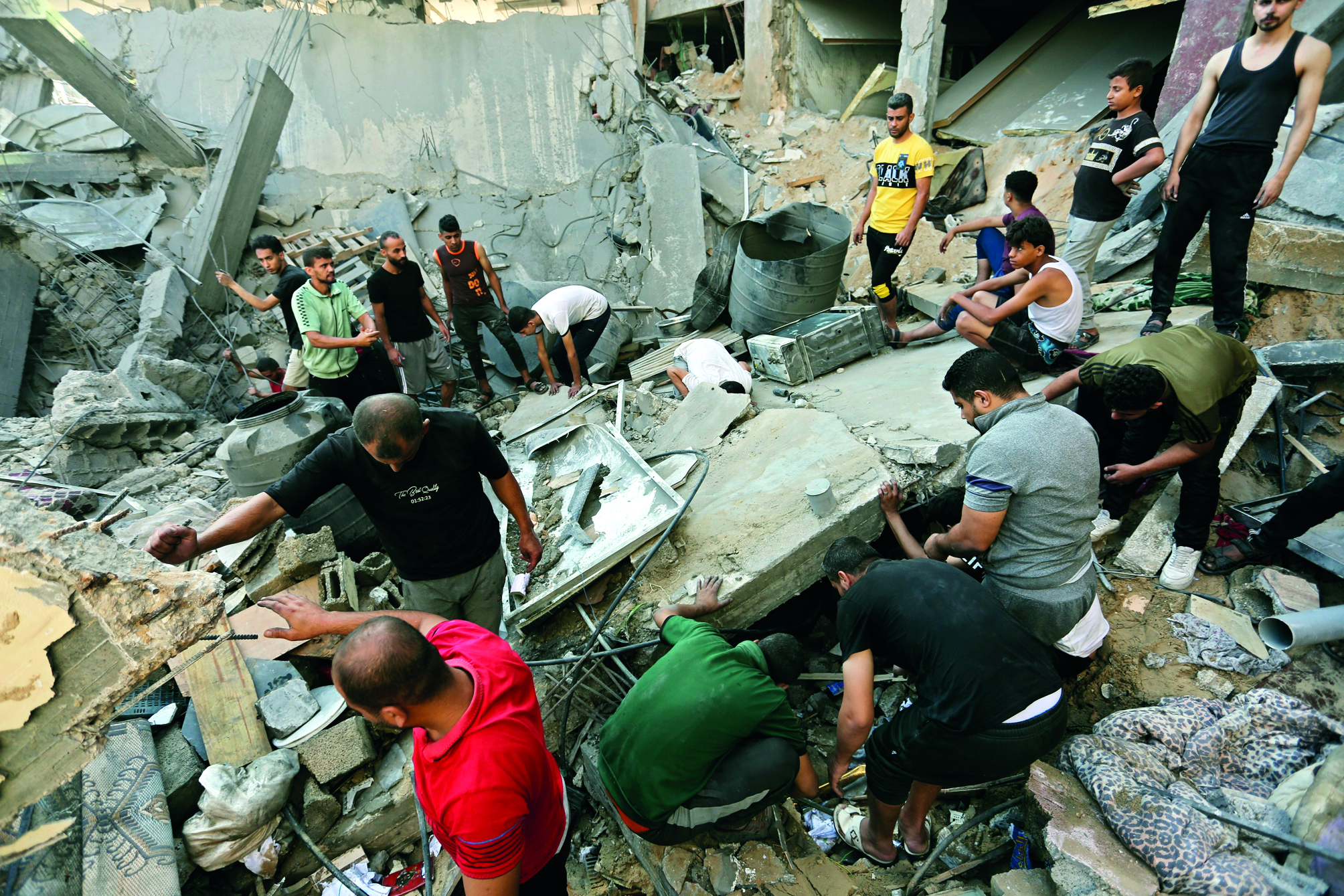 Israeli forces battle Hamas near Gaza City as 8 lakh Palestinians fled south