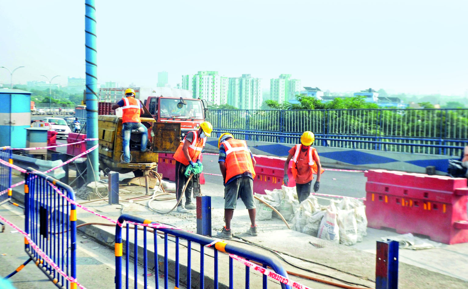 Traffic diversion for 8 months at Vidyasagar Setu starts