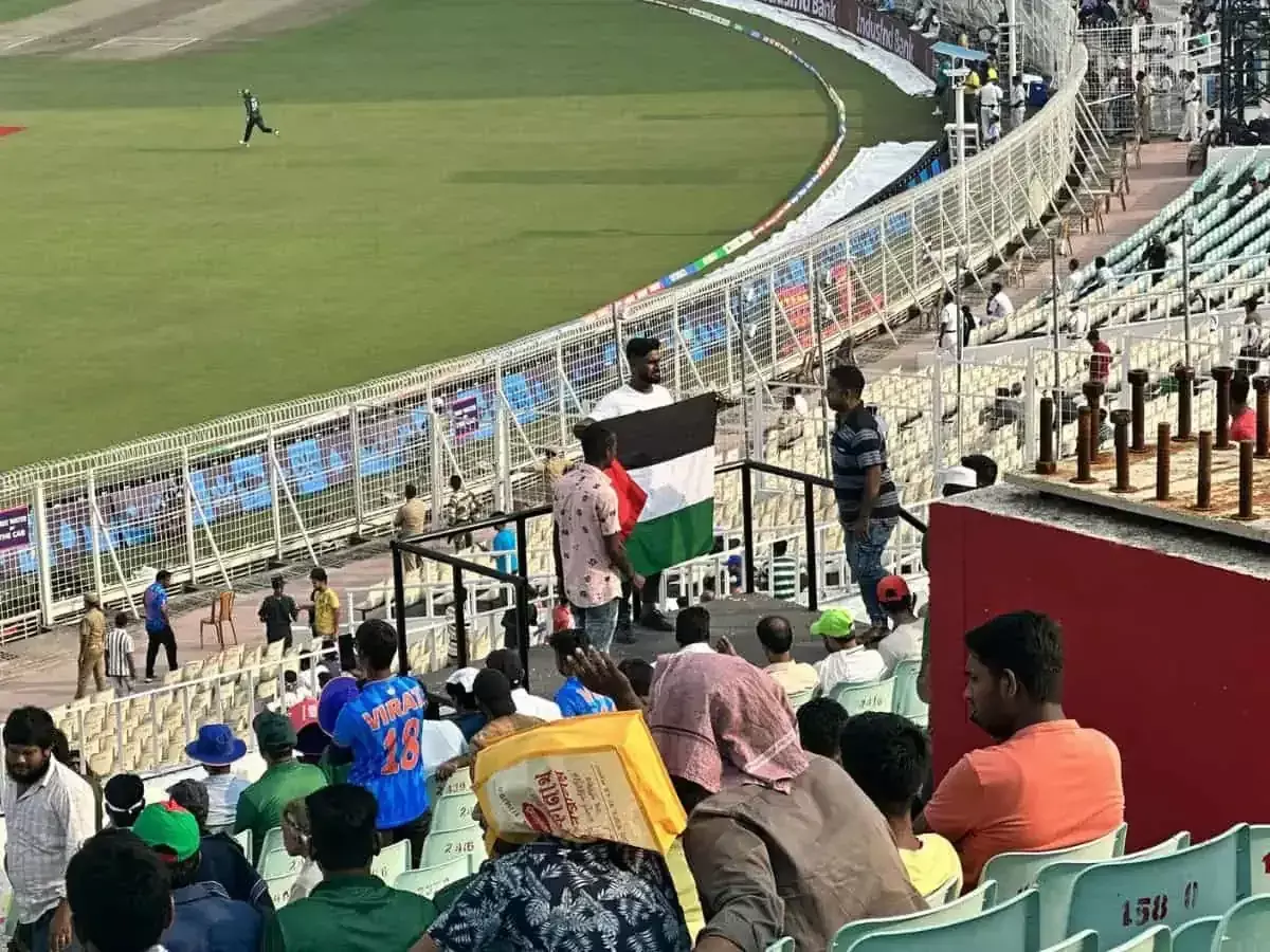 West Bengal: 4 detained for waving Palestinian flag during Pak-Bangla match in Kolkata West Bengal: 4 detained for waving Palestinian flag during Pak-Bangla match in Kolkata