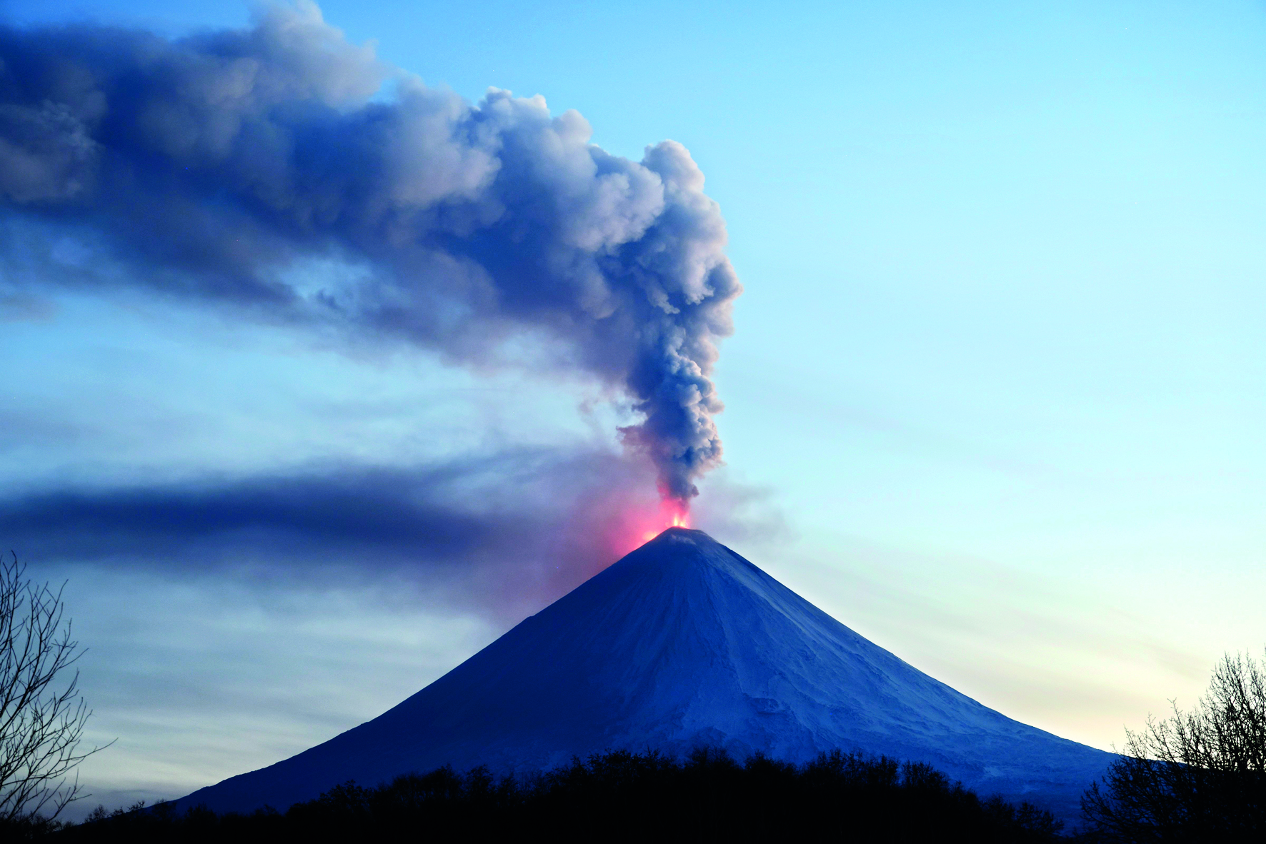 Russia: Ash columns erupt from Eurasia’s tallest active volcano Russia: Ash columns erupt from Eurasia’s tallest active volcano