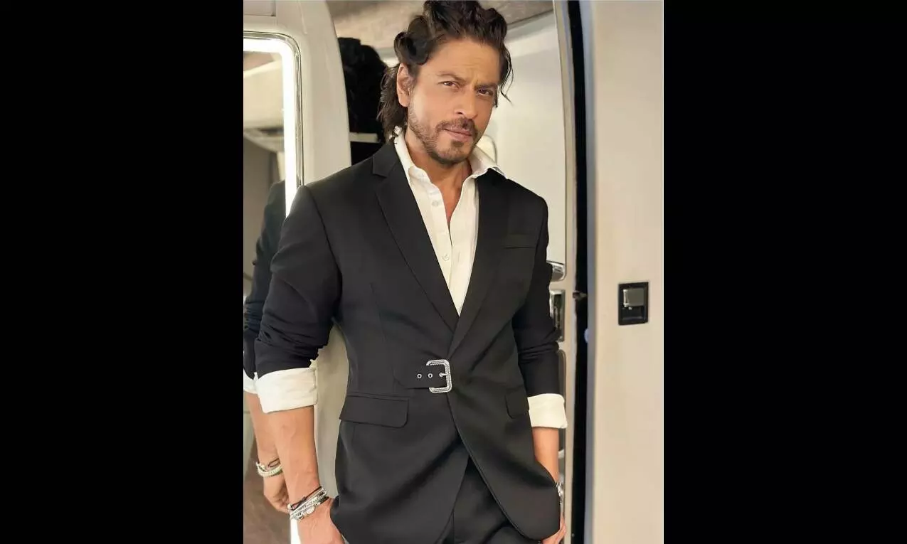 Shah Rukh Khan calls himself a mere actor