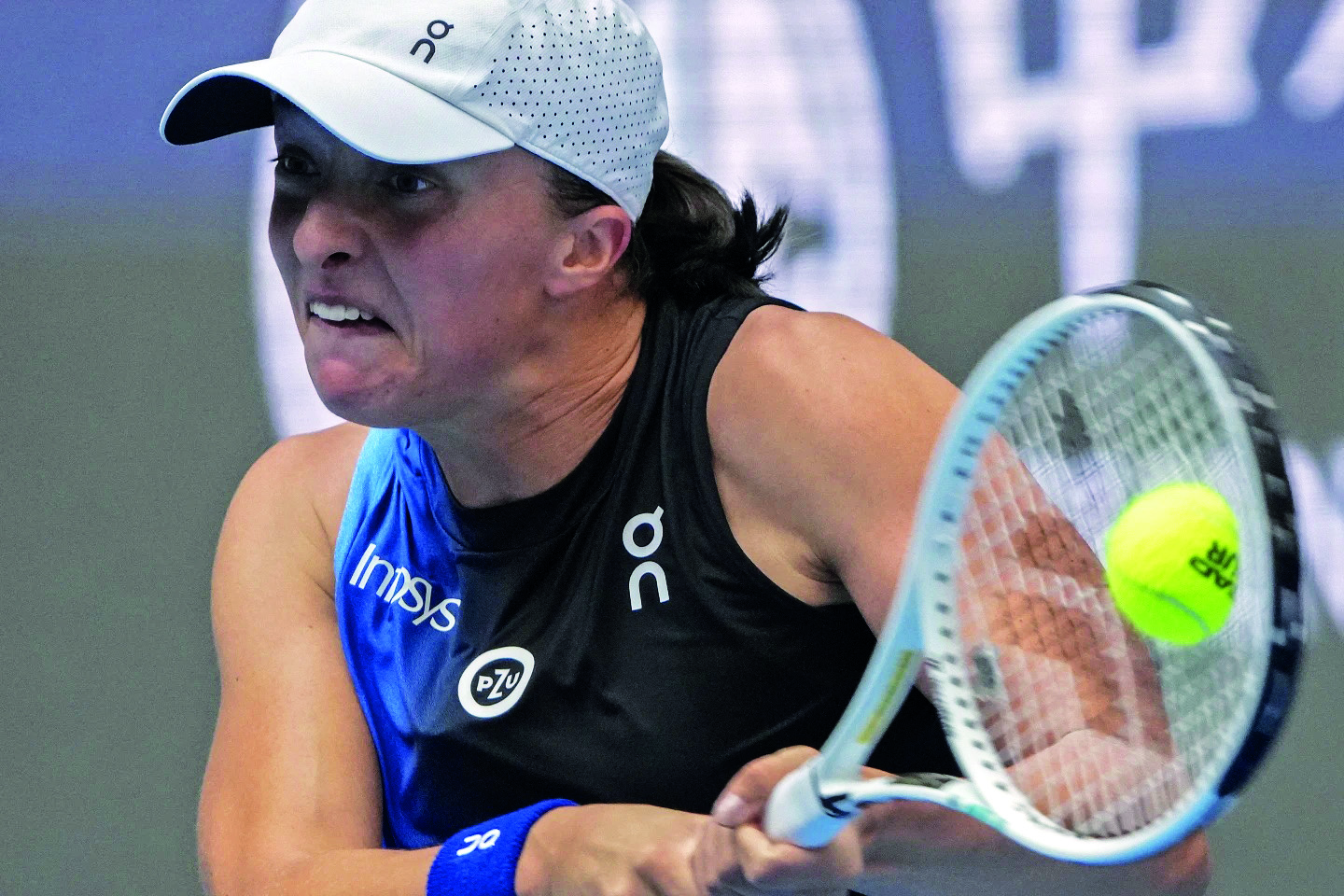 Iga Swiatek beats Coco Gauff at WTA Finals, Gauff double-faulted 4 times in one game Iga Swiatek beats Coco Gauff at WTA Finals, Gauff double-faulted 4 times in one game