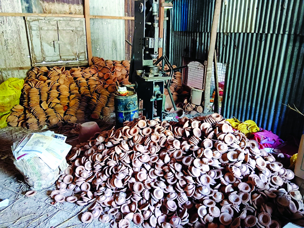 Raiganj’s earthen products find markets in Maha, Guj, UP & Bihar
