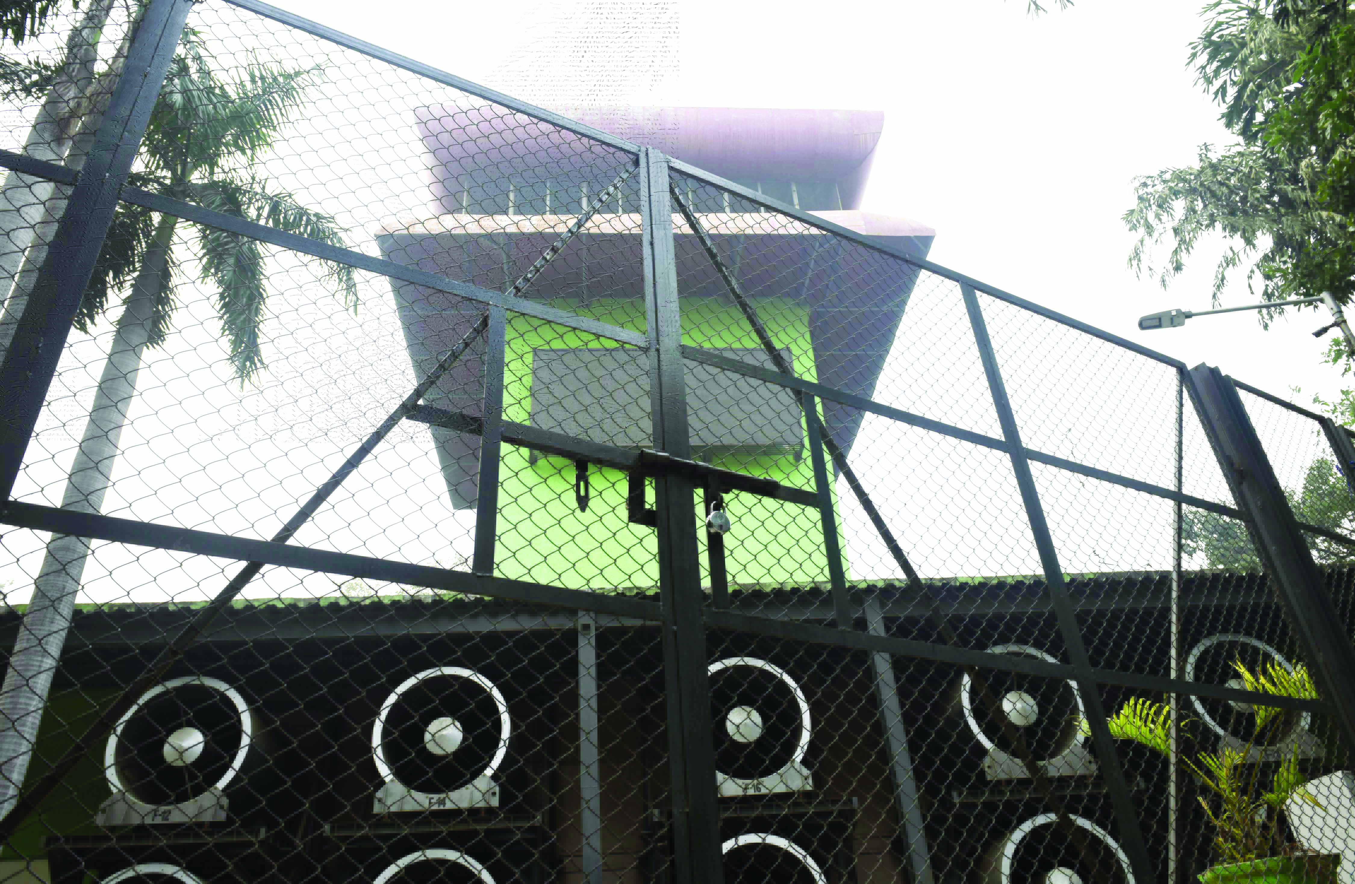 Min seeks suspension of officer for halting smog tower project