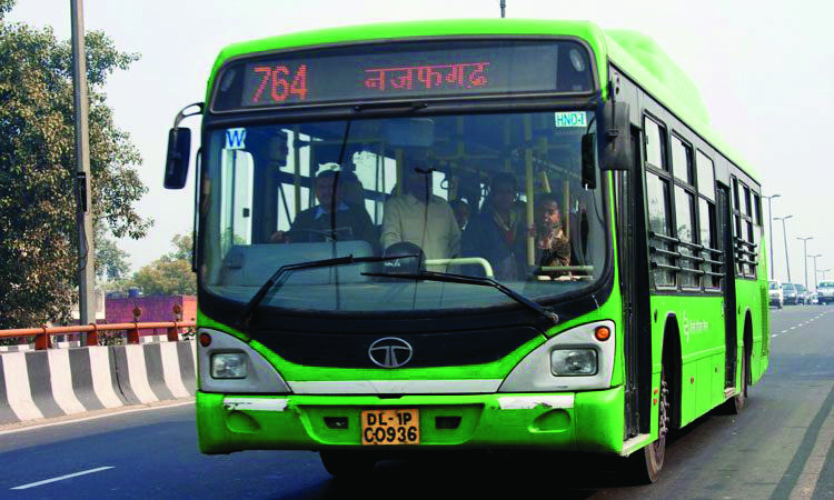 DTC bus rams into over a dozen vehicles, 1 killed DTC bus rams into over a dozen vehicles, 1 killed