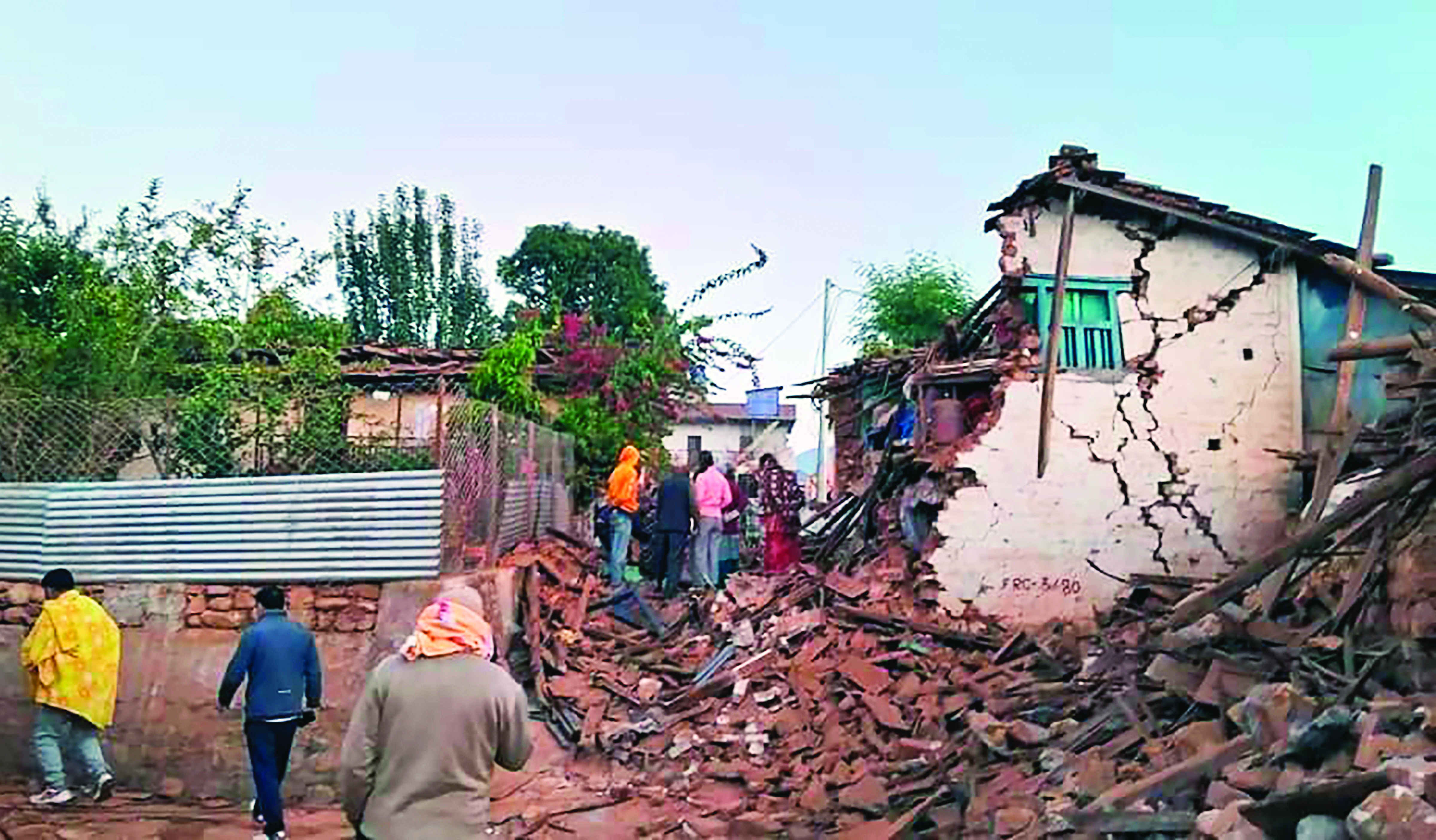 Nepal govt scrambles to rush aid, treatment to quake victims