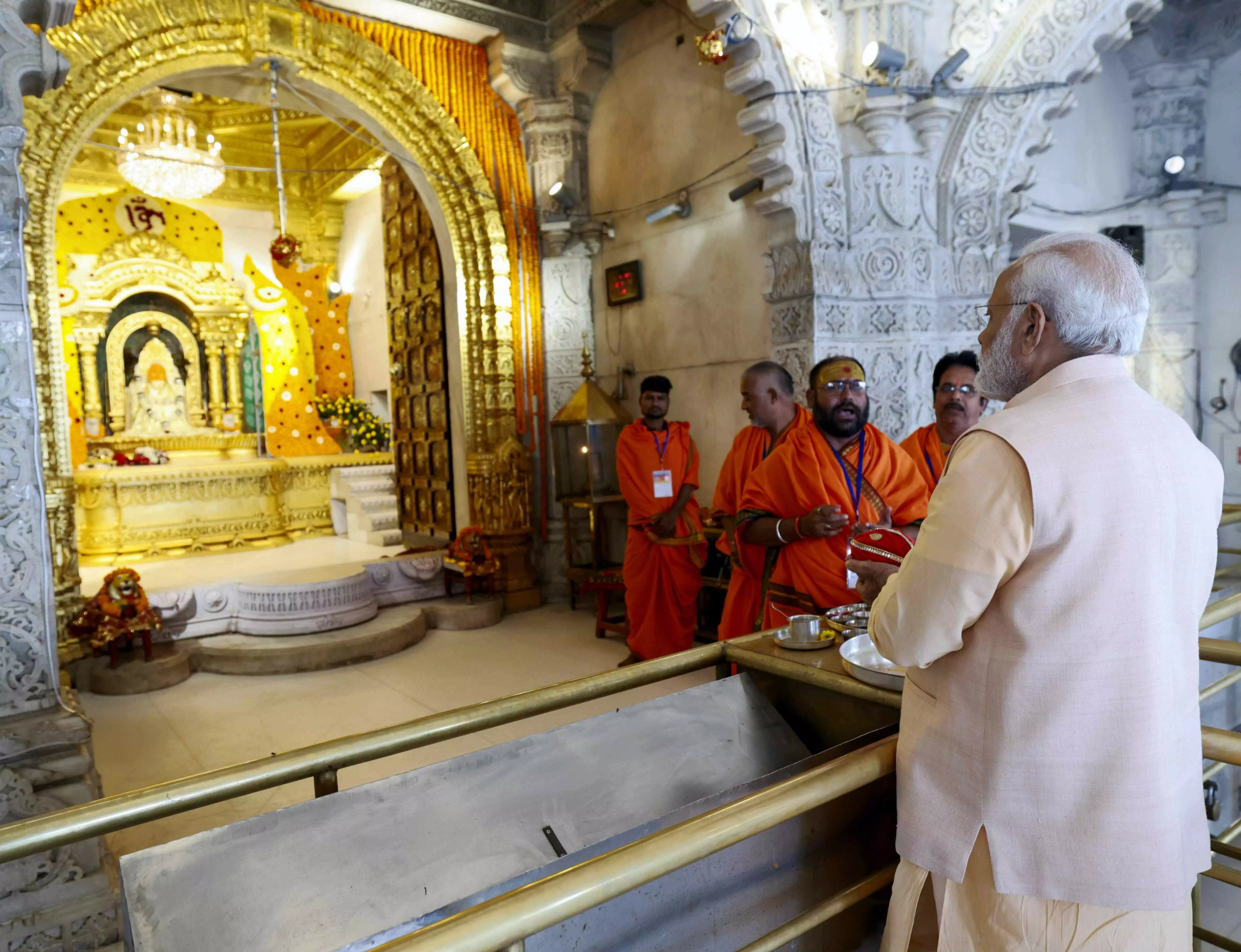 PM Modi visits Dongargarh in poll-bound Chhattisgarh, meets Acharya Vidyasagar Maharaj PM Modi visits Dongargarh in poll-bound Chhattisgarh, meets Acharya Vidyasagar Maharaj