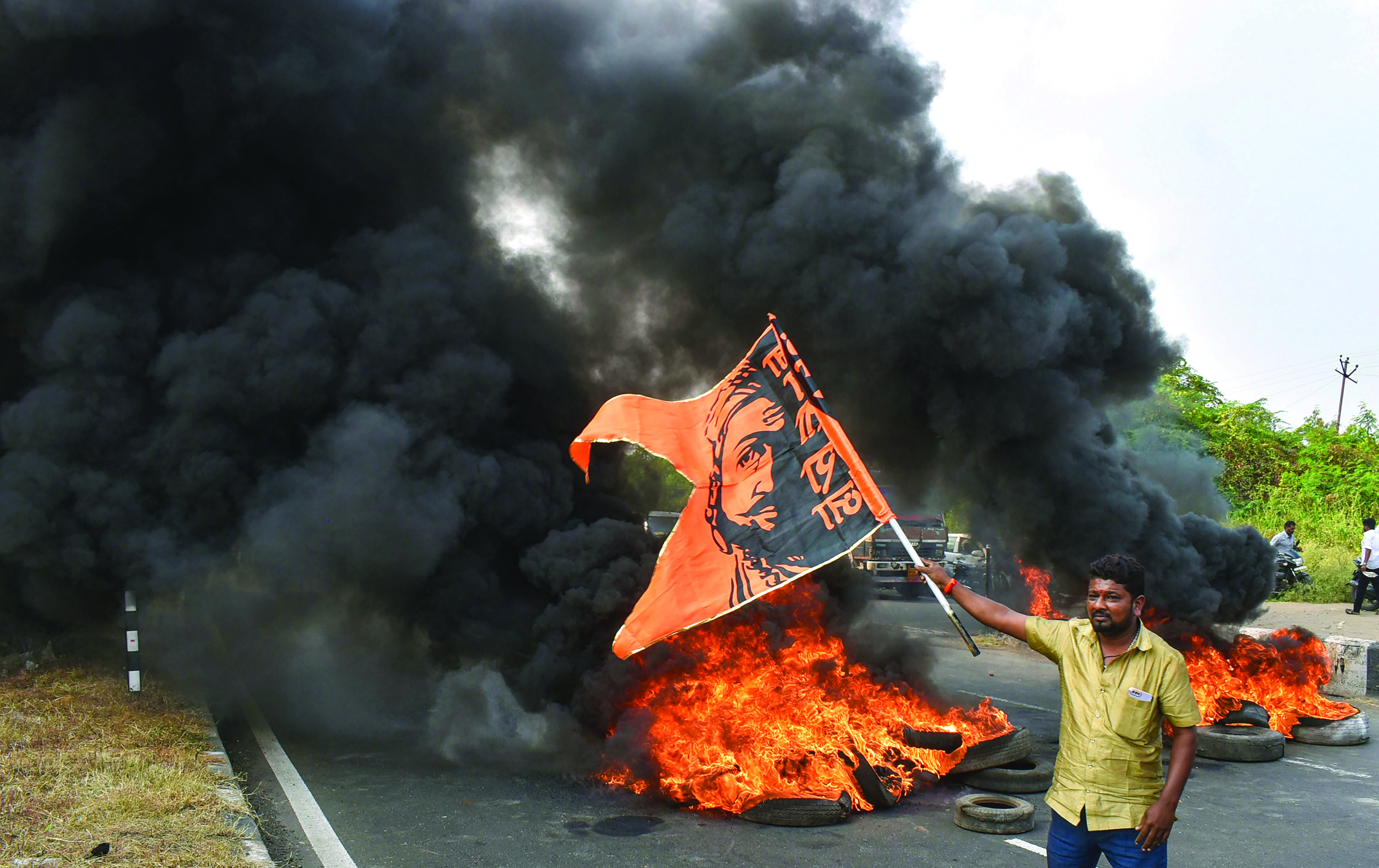 Recognise all Marathas as Kunbis under OBC category, activists demand citing Nizam-era Recognise all Marathas as Kunbis under OBC category, activists demand citing Nizam-era