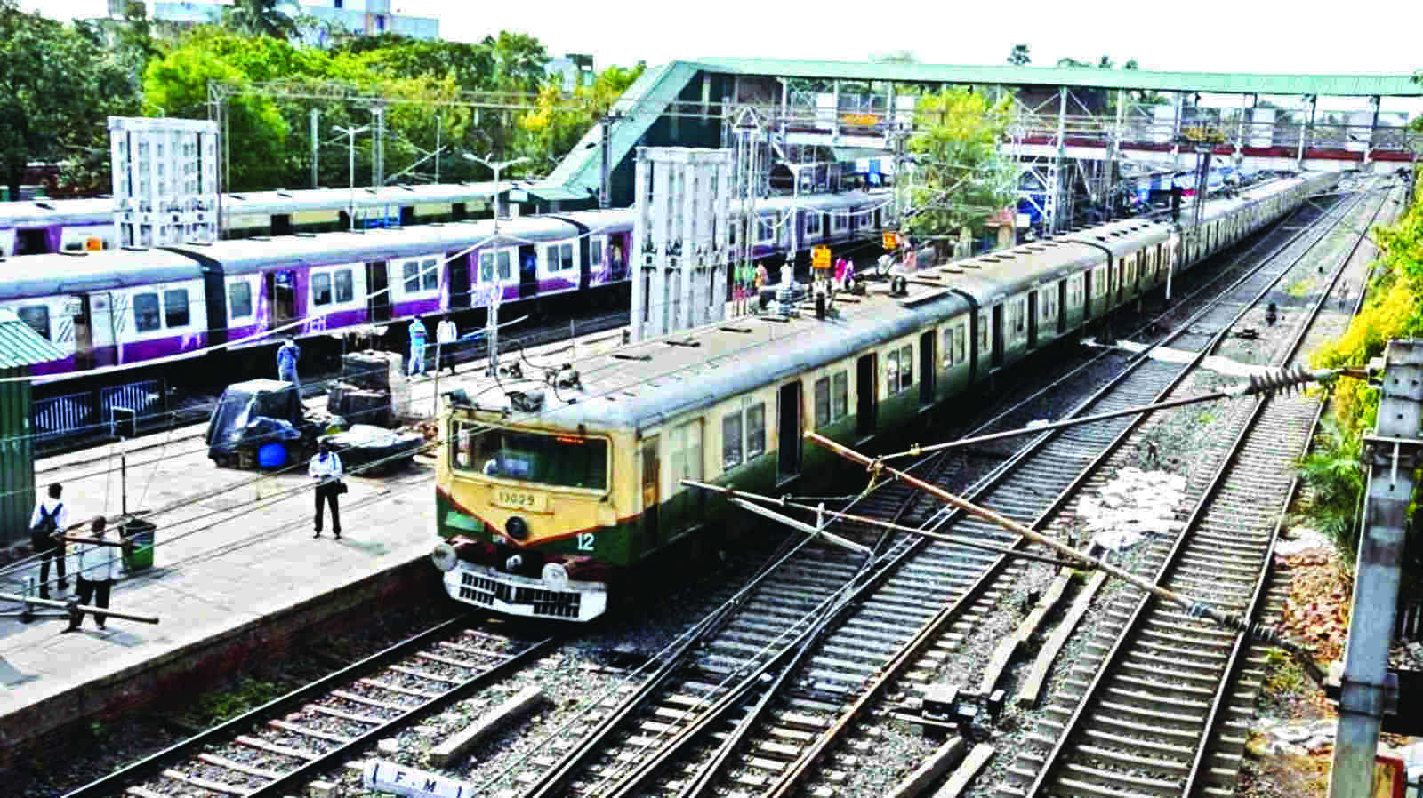 Train services in SonarpurBaruipur section hit
