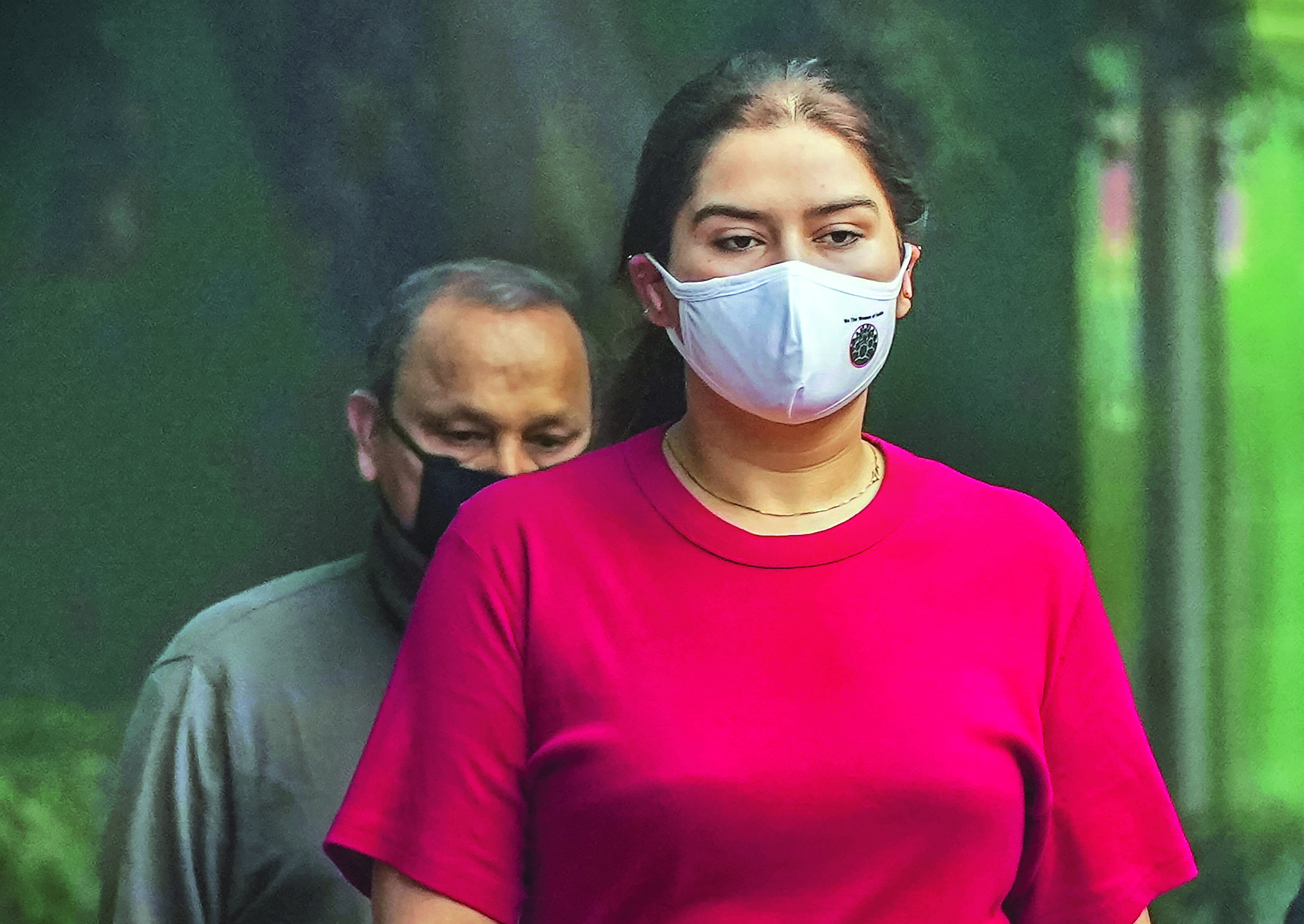 Delhi’s hazardous AQI of over 400 puts pregnant women at risk